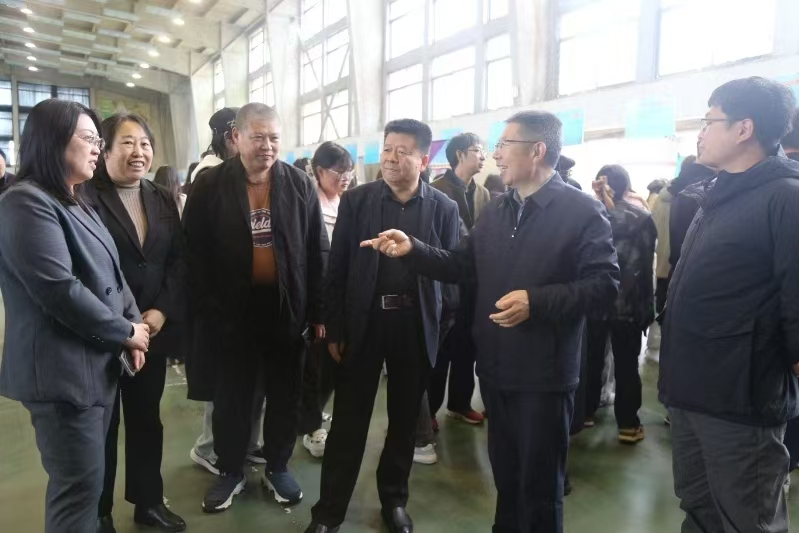 冯瑞银副校长带队调研best365官网招聘会